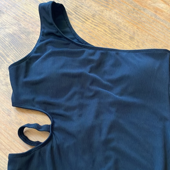 Refuge Xl/tall one piece swimsuit w one shoulder strap, lined w/ padded bra. - Picture 2 of 11